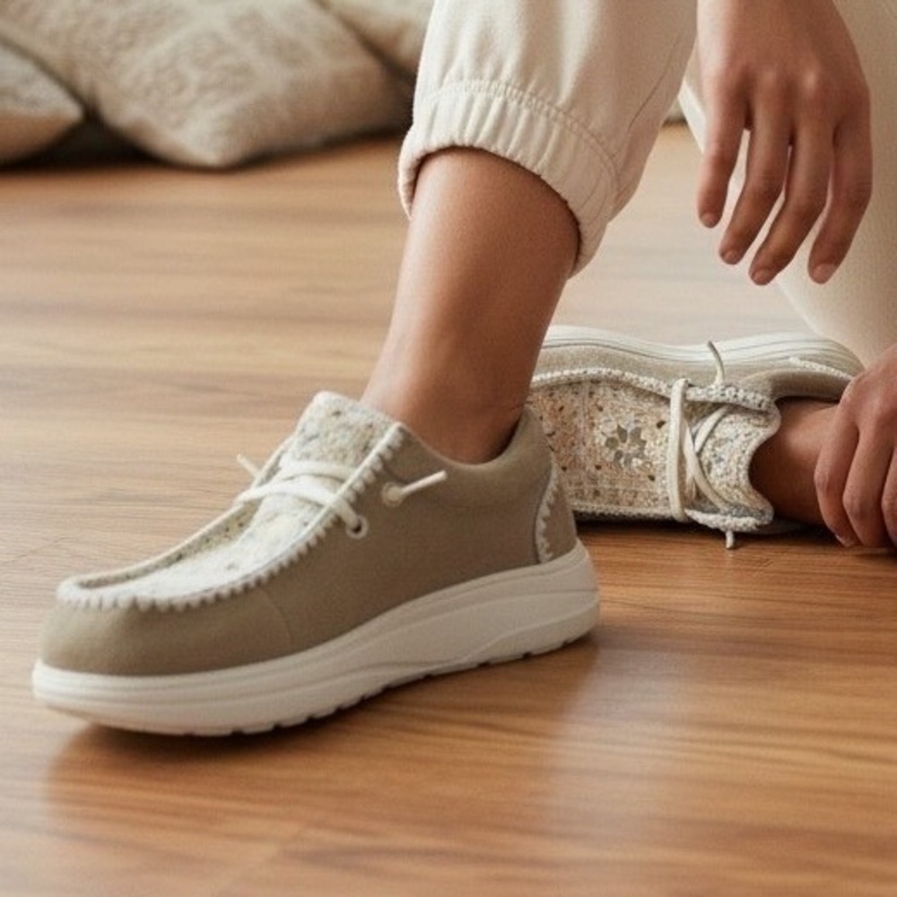 Hey Dude Wendy Comf Suede Crochet Irish Cream Loafers‎ 43108-0MD Womens 7